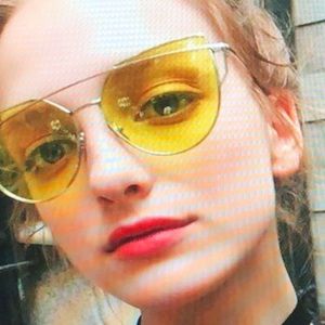 Meet your Posher, Cassandra